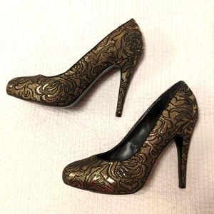 Nine West Gold and Black Brocade rounded toe heels 8M